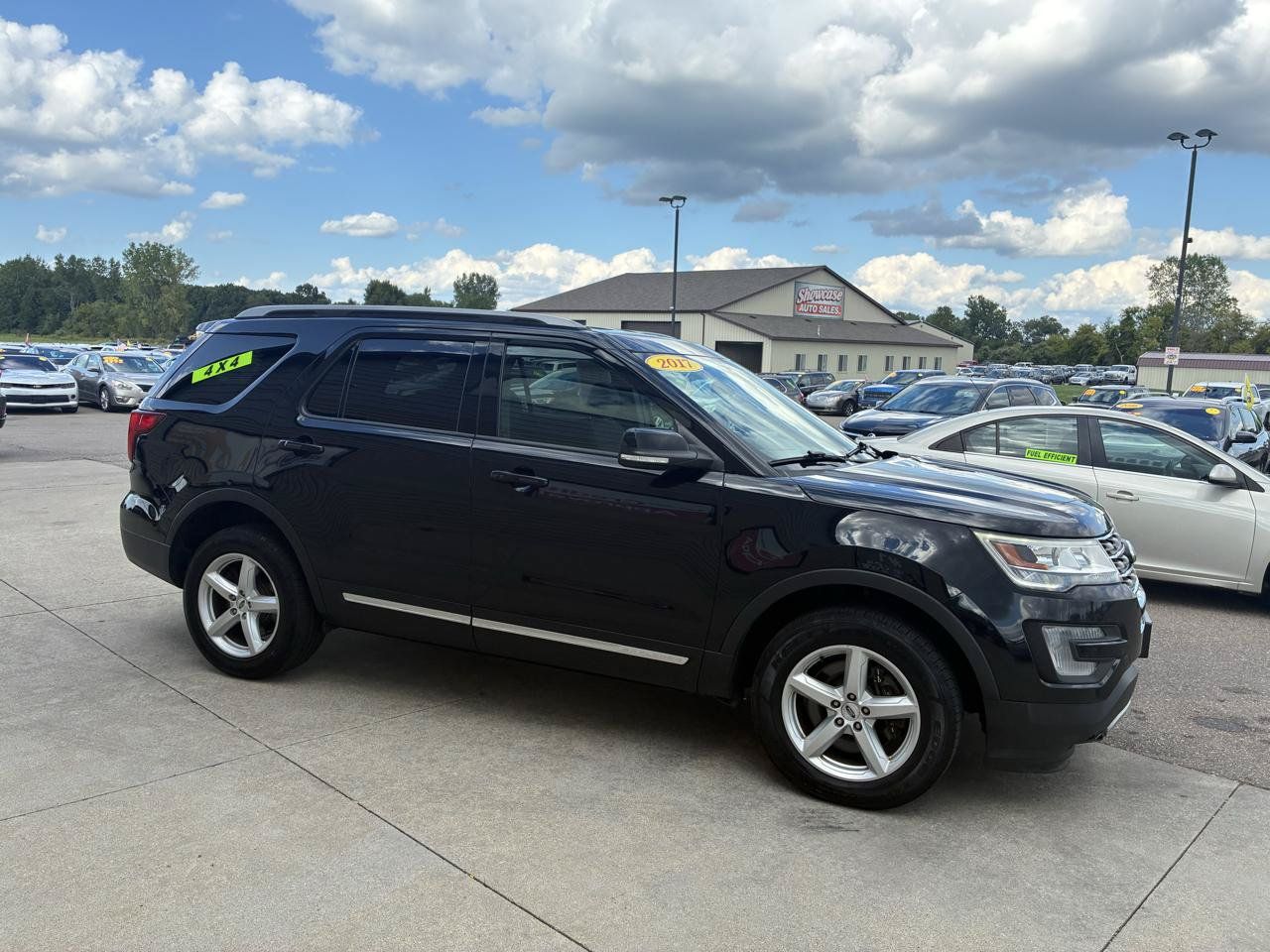 Used 2017 Ford Explorer XLT AWD/4WD image 4