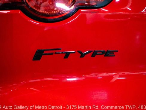 Used 2020 Jaguar F-TYPE R image 31
