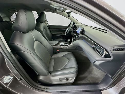 Used 2021 Toyota Camry XLE FWD image 27