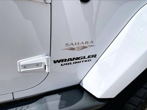 Used 2013 Jeep Wrangler Unlimited Sahara w/ Connectivity Group AWD/4WD image 28