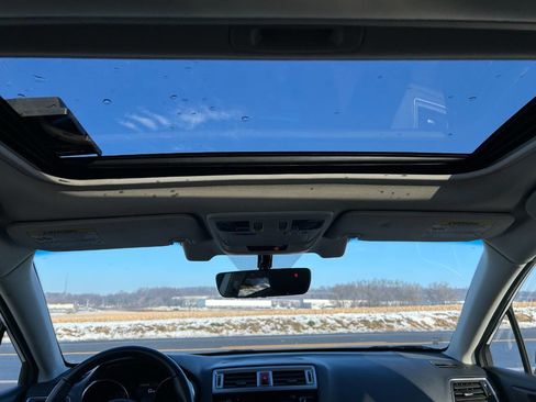 Used 2017 Subaru Outback 3.6R Limited image 17