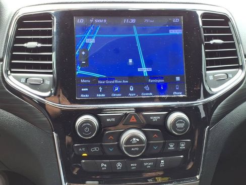 Used 2019 Jeep Grand Cherokee Altitude AWD/4WD image 16