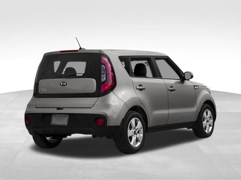 Used 2017 Kia Soul FWD image 2