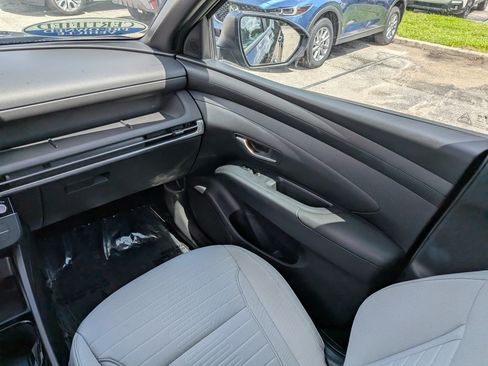 Used 2025 Hyundai Santa Cruz SE FWD image 18