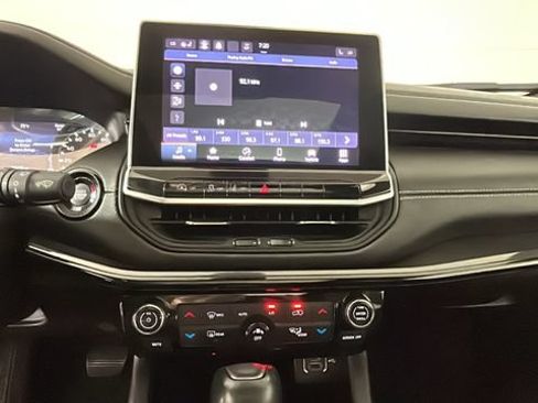 Used 2022 Jeep Compass Latitude w/ Sun and Sound Group AWD/4WD image 23