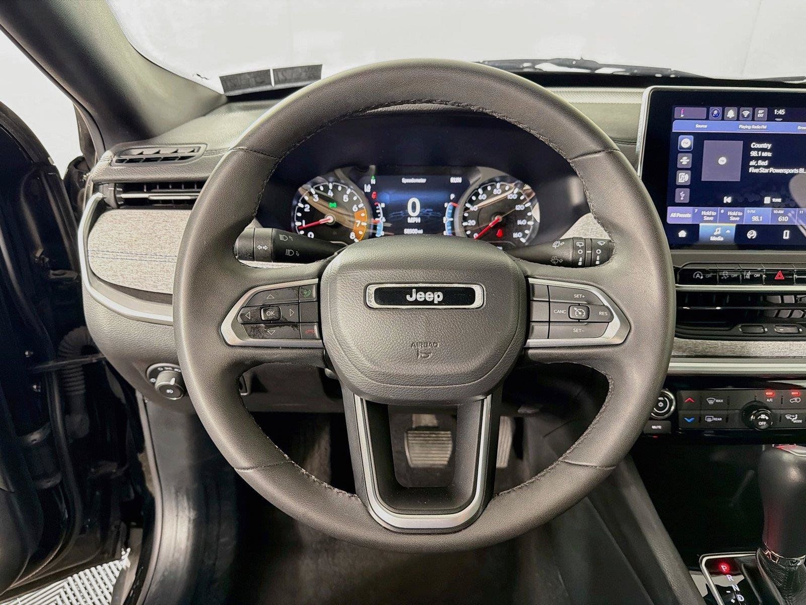 Used 2024 Jeep Compass Latitude AWD/4WD image 3