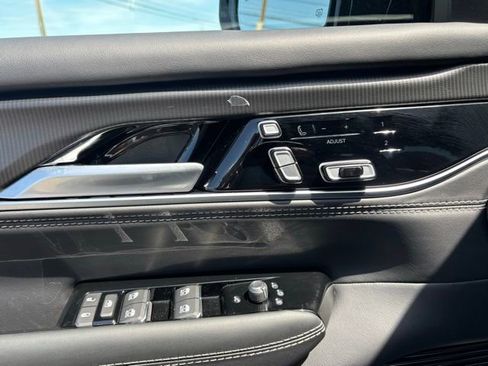 New 2026 Jeep Grand Wagoneer Summit AWD/4WD image 18