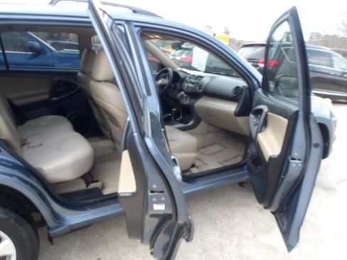 Used 2010 Toyota RAV4 Limited image 6