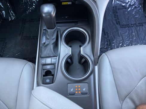 Used 2022 Toyota Camry XSE FWD image 26