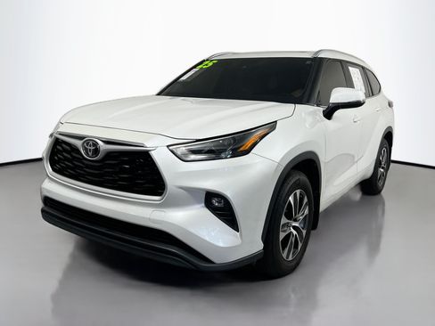 Used 2024 Toyota Highlander XLE FWD image 10