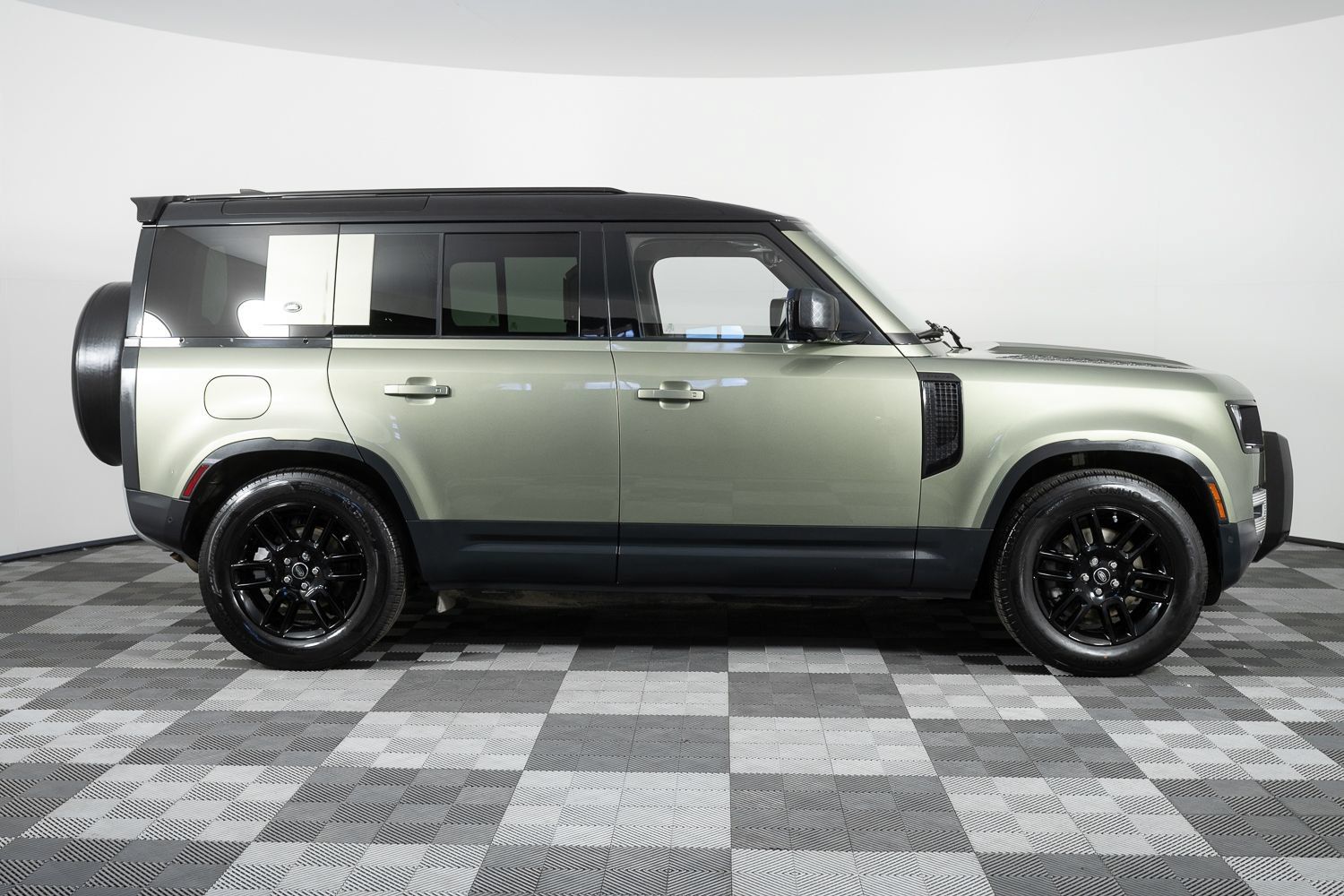 Used 2020 Land Rover Defender 110 S AWD/4WD image 9