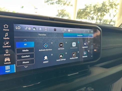 Used 2024 Jeep Gladiator Willys image 11