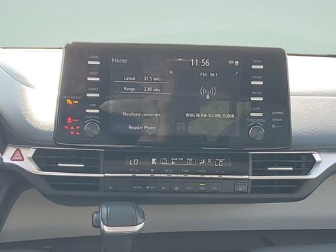 Used 2024 Toyota Sienna XLE FWD image 14
