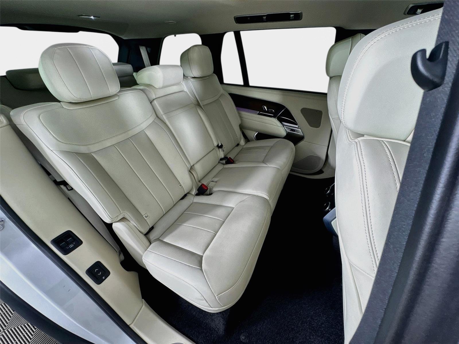 Used 2024 Land Rover Range Rover Long Wheelbase SE AWD/4WD image 29