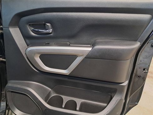 Used 2021 Nissan Titan SV w/ SV Convenience Package image 14