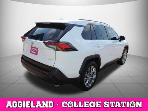 Used 2019 Toyota RAV4 XLE Premium FWD image 4