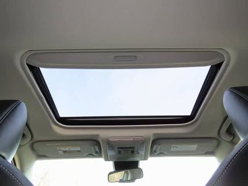 Used 2021 Toyota RAV4 XLE Premium image 23