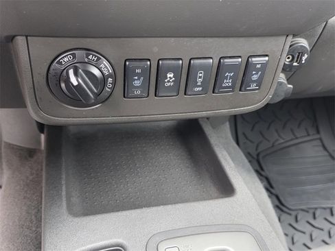 Used 2019 Nissan Frontier PRO-4X image 16