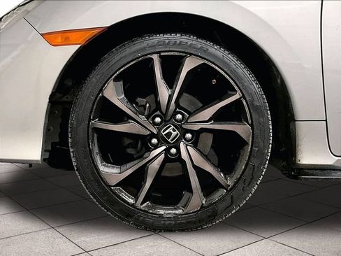 Used 2018 Honda Civic Sport Touring image 9