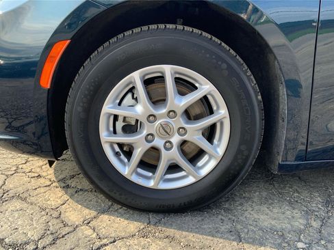 Used 2023 Chrysler Pacifica Touring-L FWD image 25