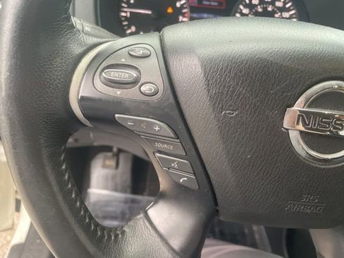 Used 2019 Nissan Pathfinder SV AWD/4WD image 23