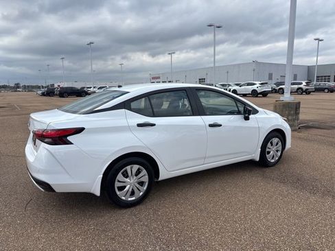 New 2025 Nissan Versa S image 4