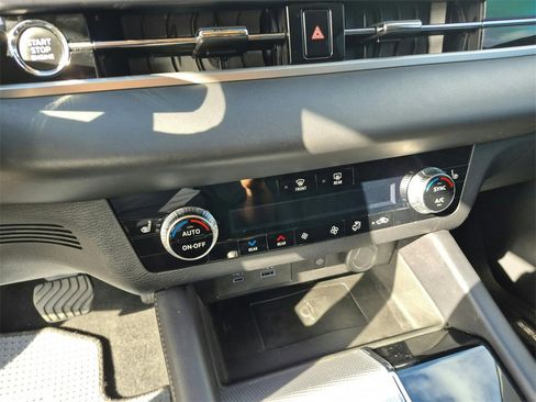 Used 2024 Mitsubishi Outlander SEL image 24