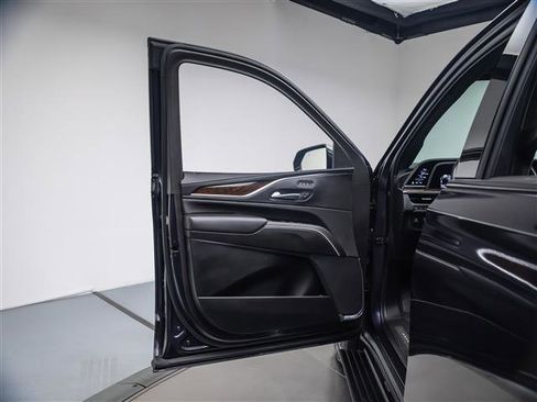 Used 2022 Cadillac Escalade Sport Platinum w/ Heavy-Duty Trailer Package AWD/4WD image 25