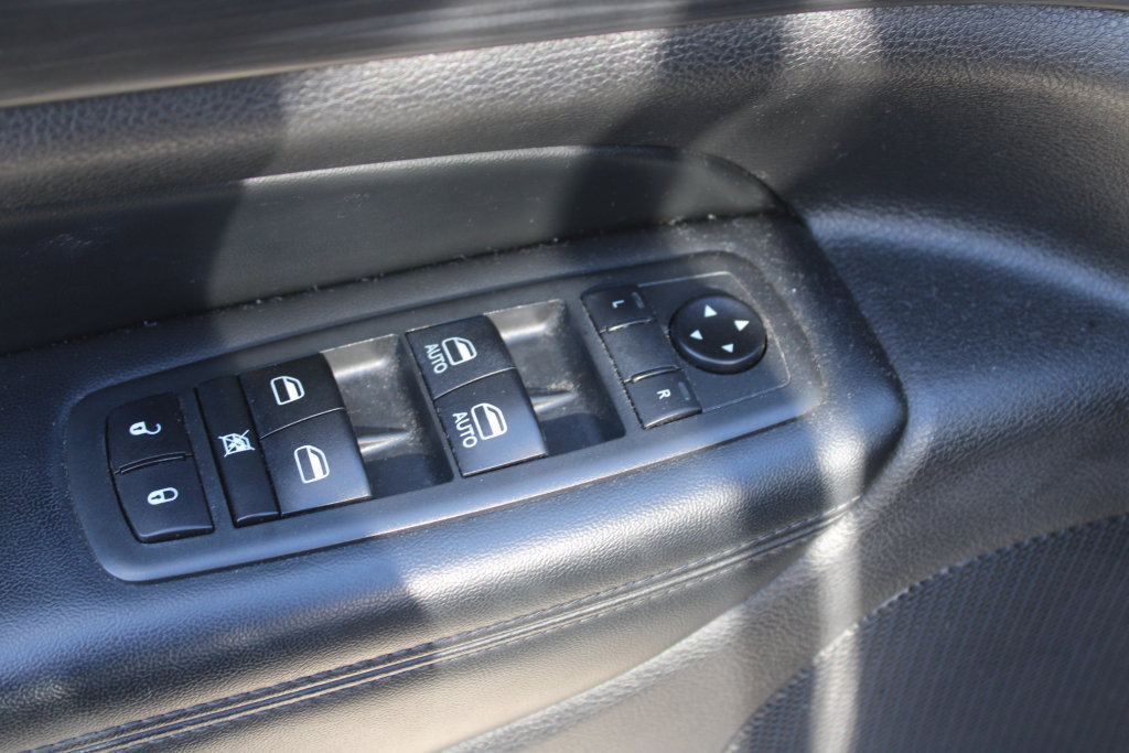 Used 2020 Jeep Grand Cherokee Altitude RWD image 29