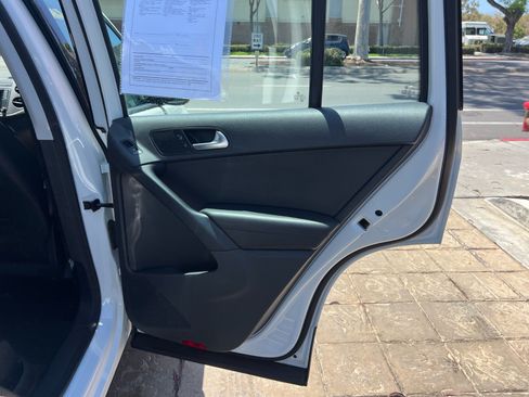 Used 2017 Volkswagen Tiguan S FWD image 30