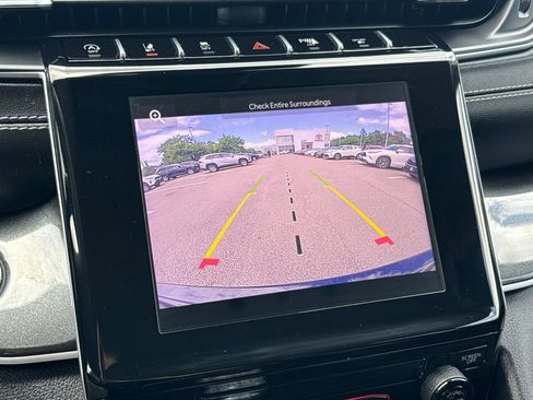Used 2023 Jeep Grand Cherokee Laredo AWD/4WD image 21