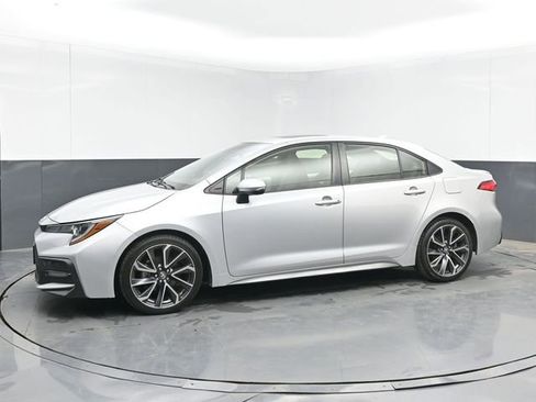 Used 2020 Toyota Corolla SE w/ SE Premium Package FWD image 6