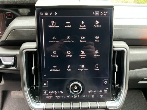 Used 2025 GMC Yukon XL Denali AWD/4WD image 16