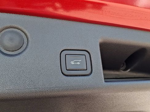 Used 2023 Chevrolet Equinox LT FWD image 30
