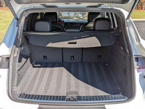 Certified 2025 Porsche Cayenne AWD/4WD image 24