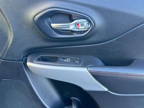 Used 2017 Jeep Cherokee Trailhawk w/ Cold Weather Group image 66