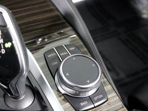 Used 2023 BMW 530e w/ M Sport Package image 27