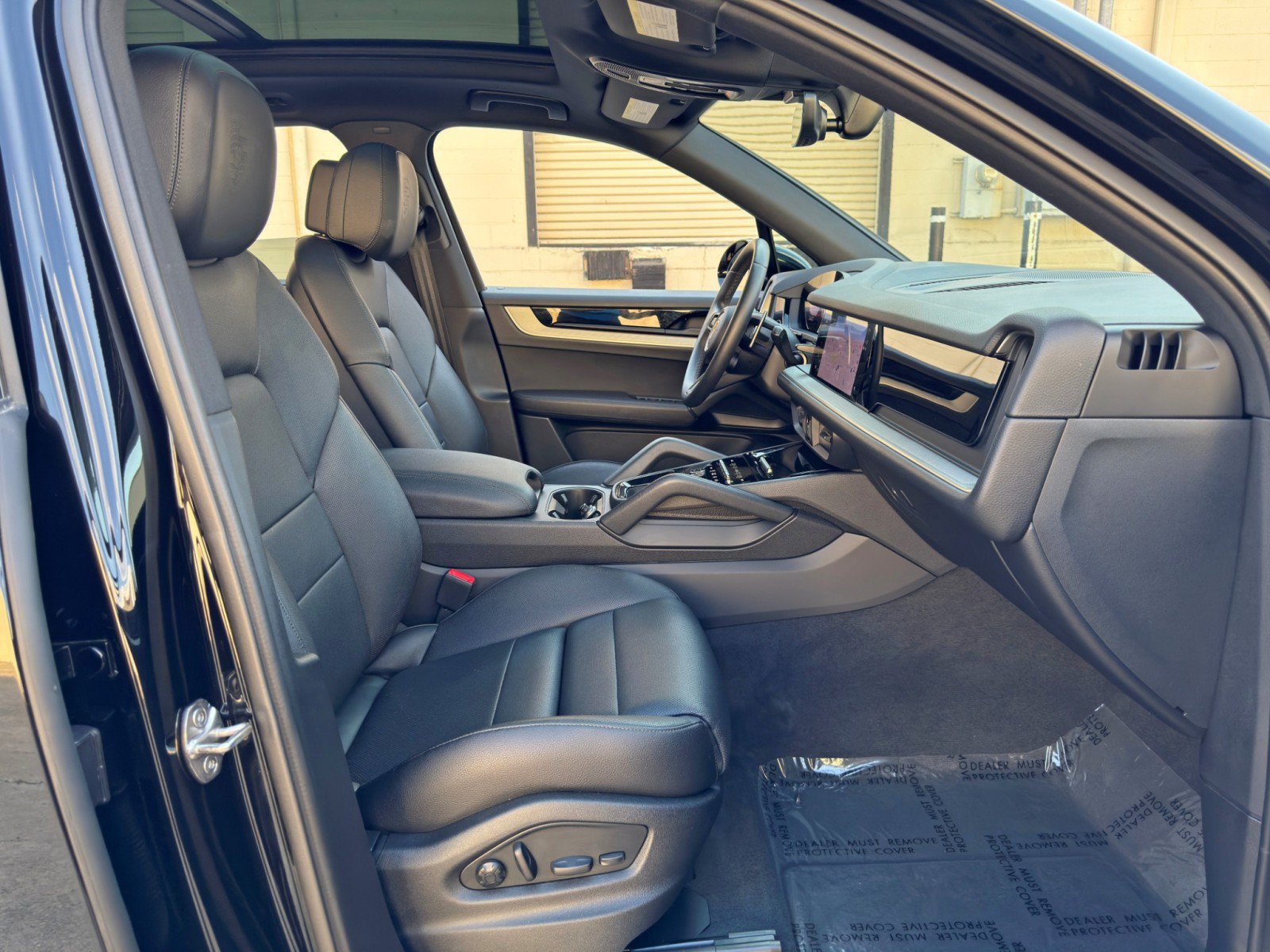 Used 2024 Porsche Cayenne S w/ Premium Package AWD/4WD image 16