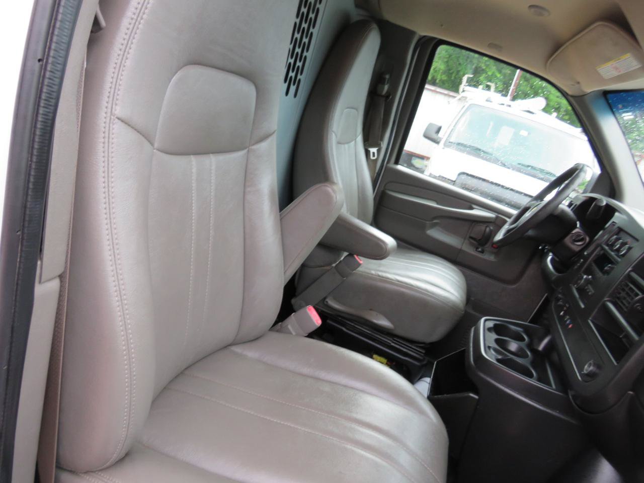 Used 2014 Chevrolet Express 2500 RWD image 21