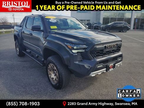 Used 2025 Toyota Tacoma Trailhunter image 1