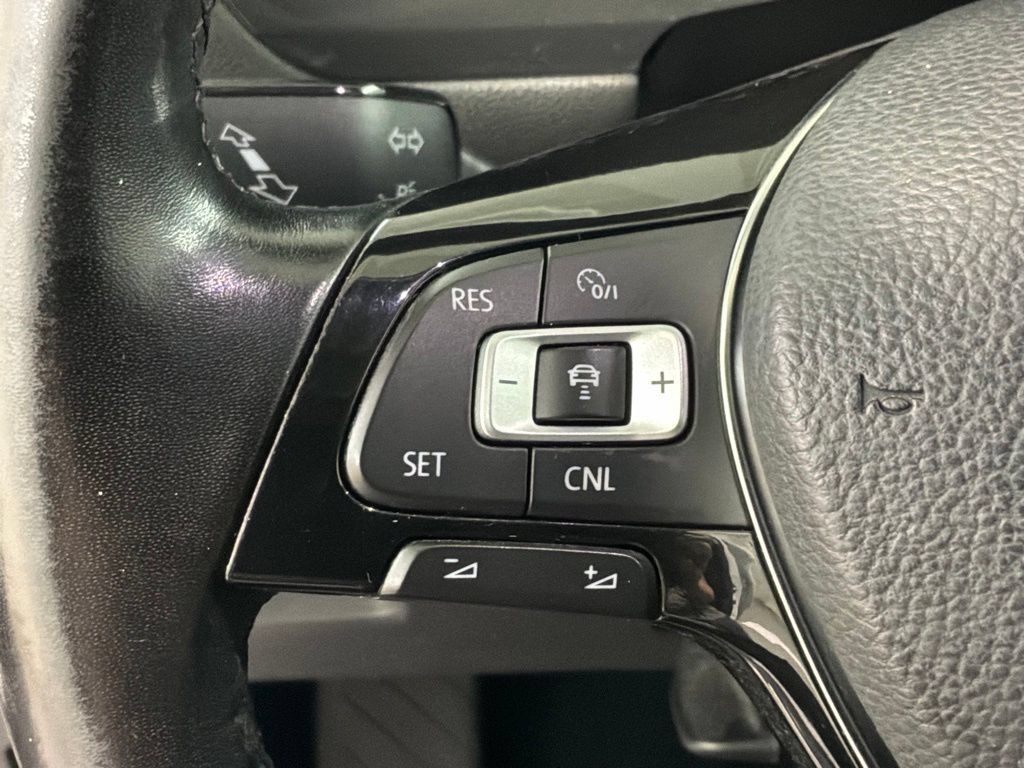 Used 2018 Volkswagen Tiguan SEL Premium AWD/4WD image 9