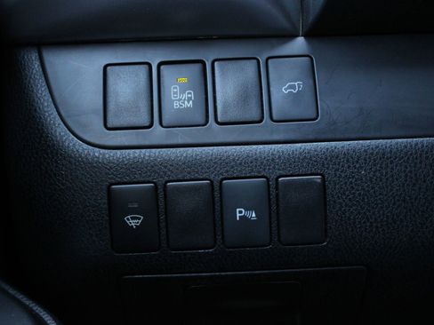 Used 2016 Toyota Highlander Limited AWD/4WD image 25