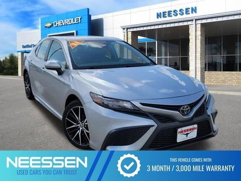 Used 2024 Toyota Camry SE FWD image 1