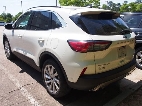 Certified 2022 Ford Escape Titanium w/ Titanium Elite Package AWD/4WD image 5