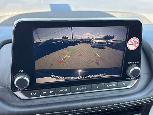 Used 2025 Nissan Rogue SV FWD image 12