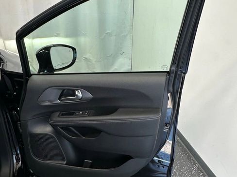 New 2025 Chrysler Pacifica Select w/ Fav Edition Package image 19