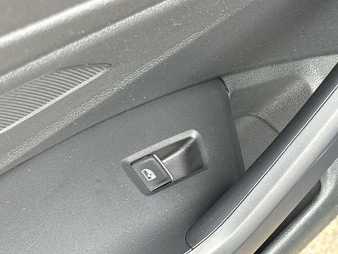 Used 2024 Volkswagen Jetta SE image 30