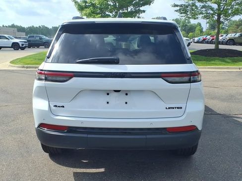 Certified 2024 Jeep Grand Cherokee Limited w/ Black Appearance Package AWD/4WD image 5