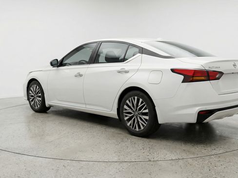 Used 2025 Nissan Altima 2.5 SV FWD image 6