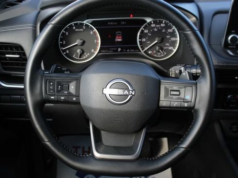Used 2025 Nissan Rogue SV FWD image 18